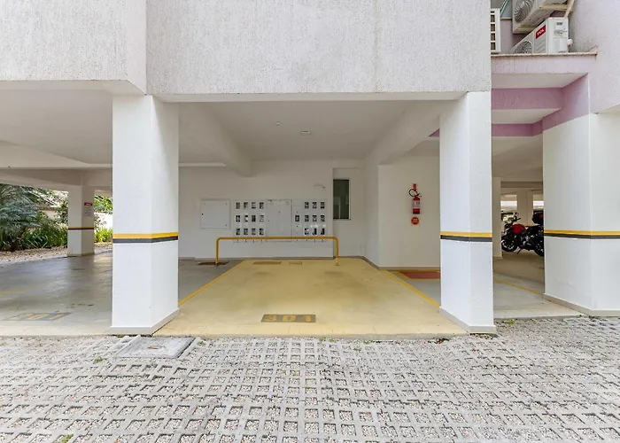 Confortável Apartamento em Condomínio com Piscina Bombinhas